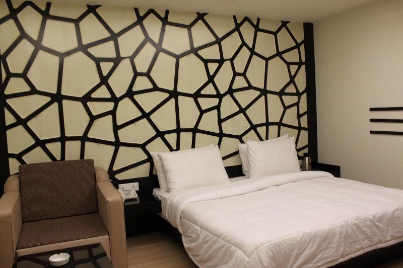Silver Arch Hotel image