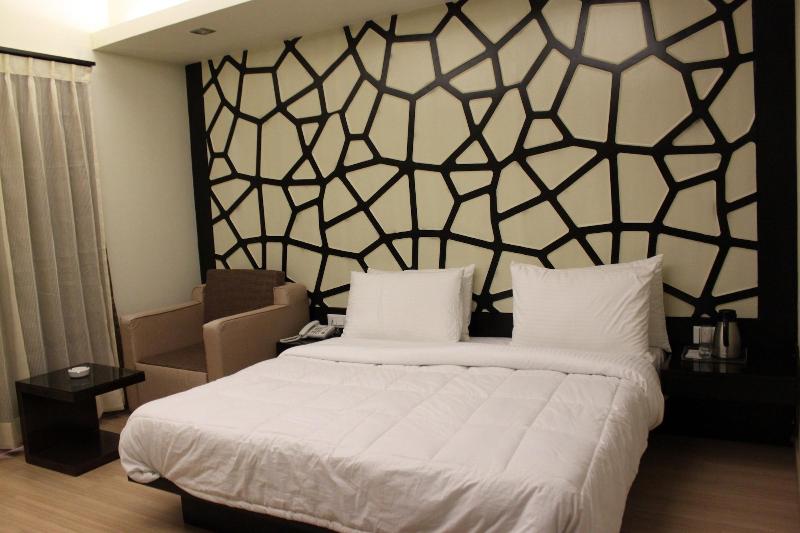 Silver Arch Hotel image