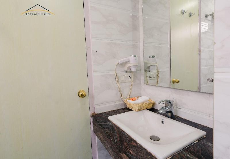 Silver Arch Hotel image