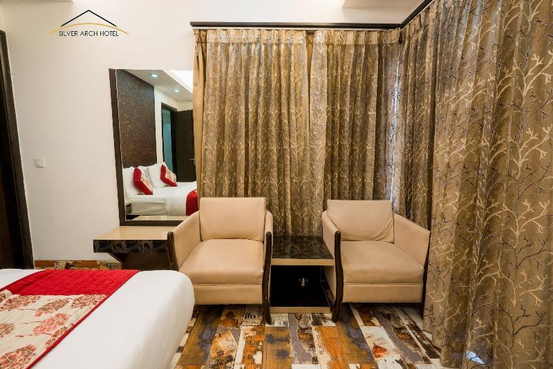 Silver Arch Hotel image