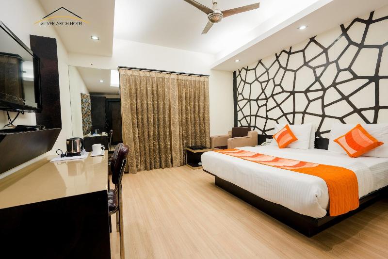 Silver Arch Hotel image