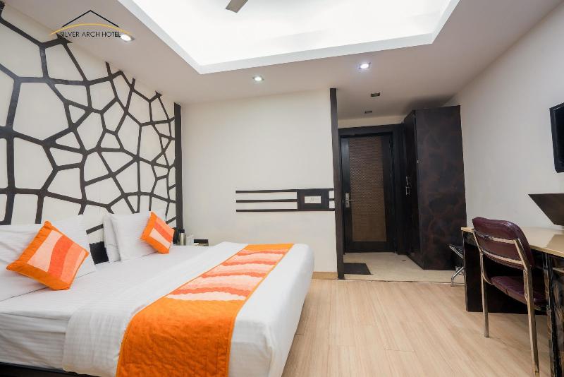 Silver Arch Hotel image