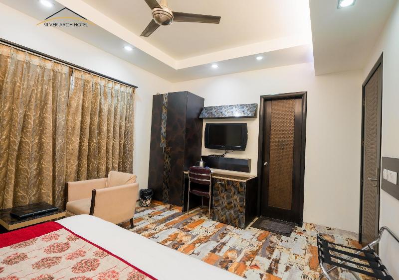 Silver Arch Hotel image