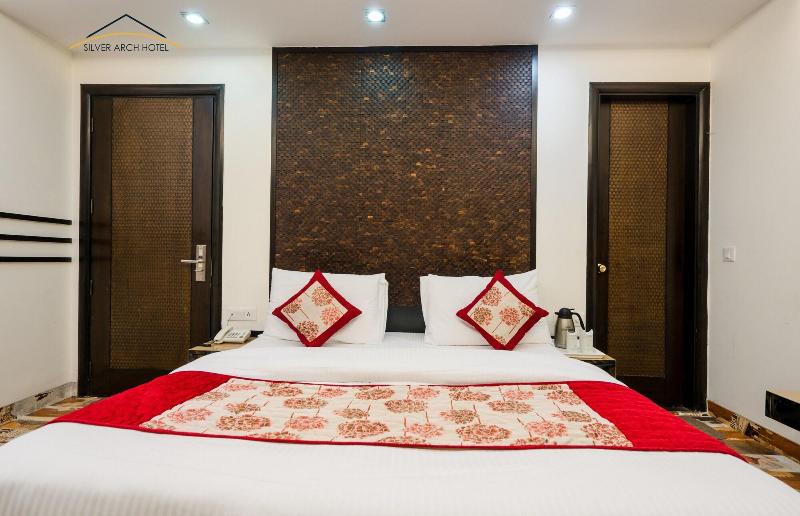 Silver Arch Hotel image