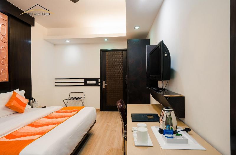 Silver Arch Hotel image