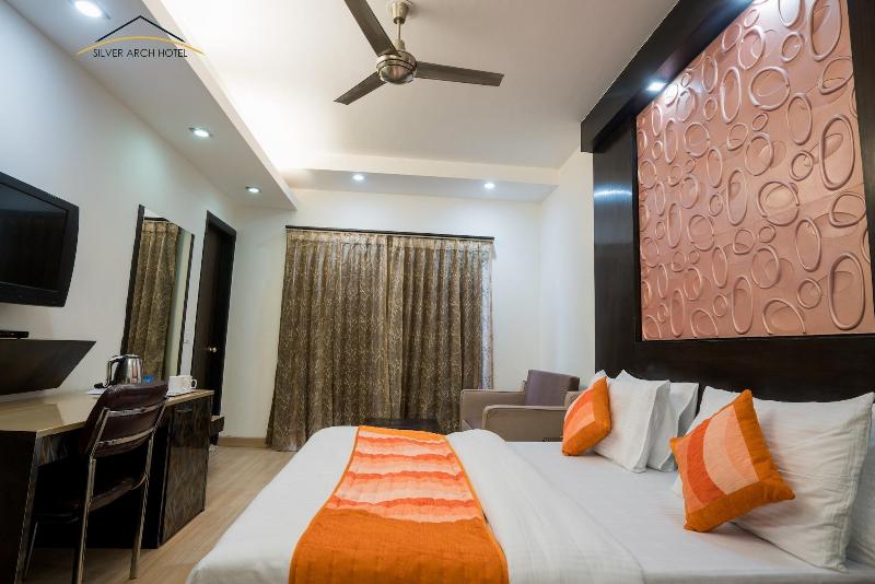 Silver Arch Hotel image