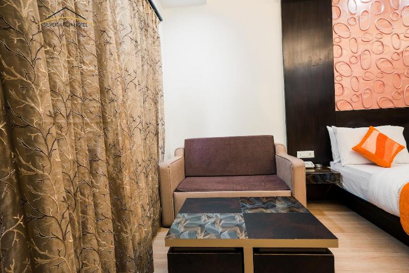 Silver Arch Hotel image