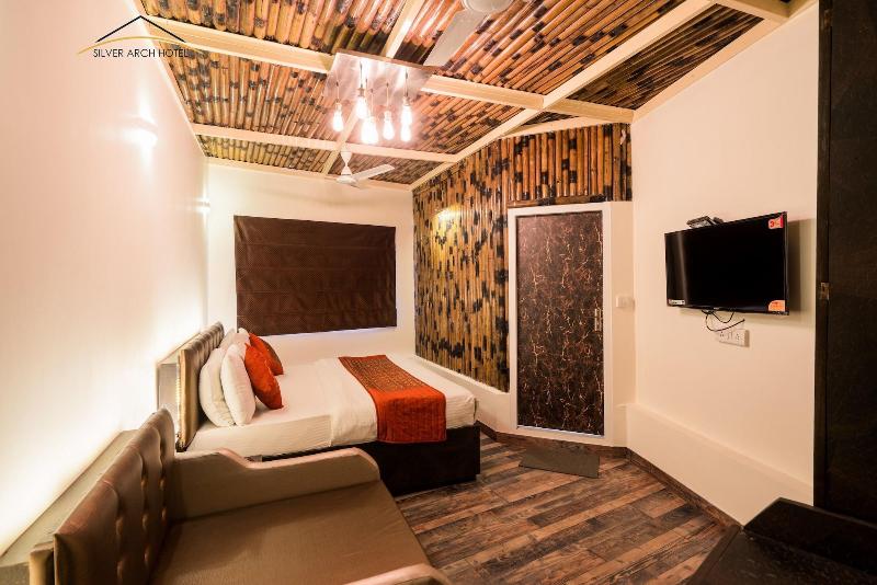 Silver Arch Hotel image