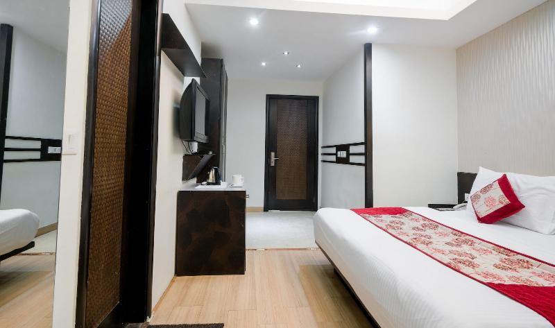 Silver Arch Hotel image