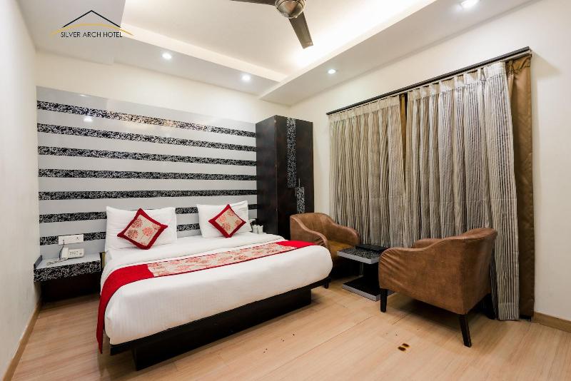 Silver Arch Hotel image