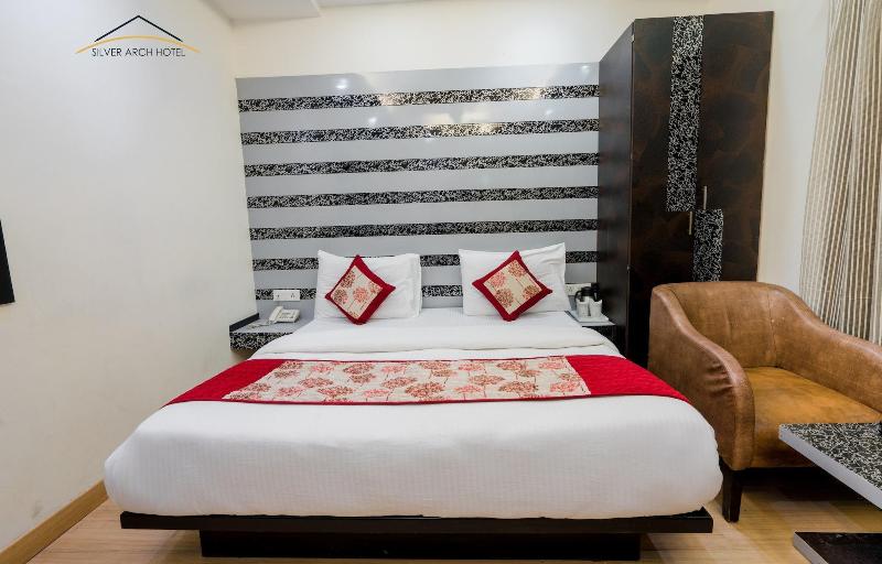 Silver Arch Hotel image