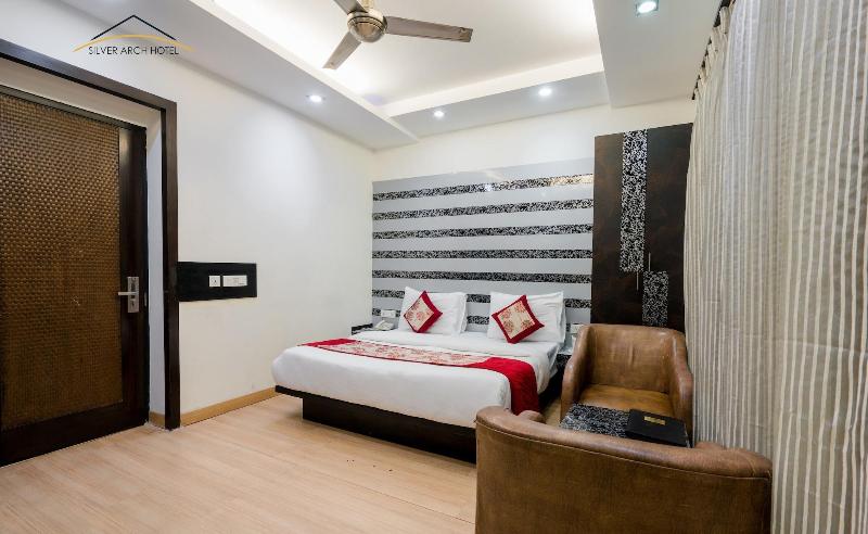 Silver Arch Hotel image