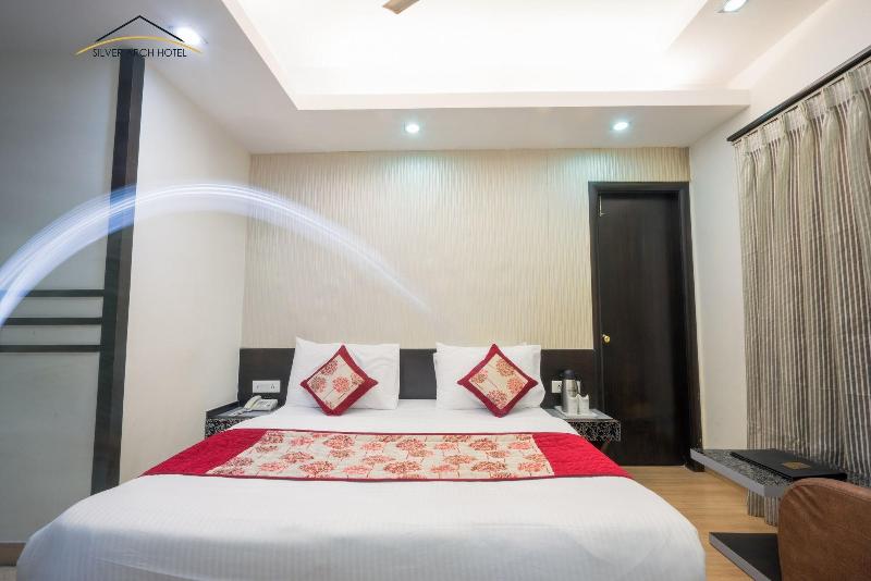 Silver Arch Hotel image