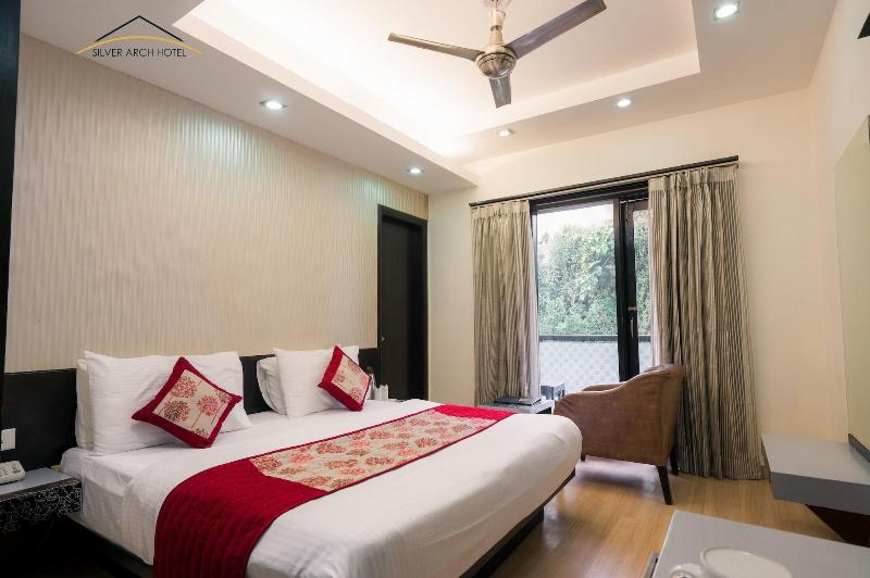 Silver Arch Hotel image