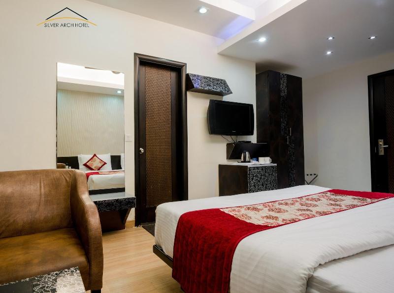 Silver Arch Hotel image