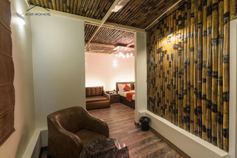 Silver Arch Hotel image