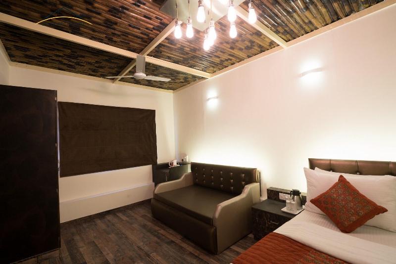 Silver Arch Hotel image