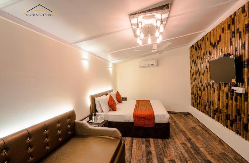 Silver Arch Hotel image