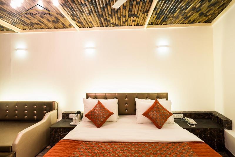 Silver Arch Hotel image