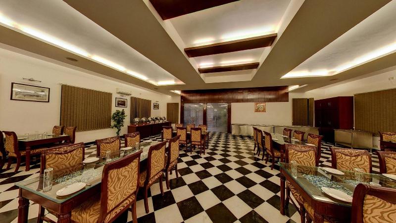 Hotel Shilton by Royal Collection image