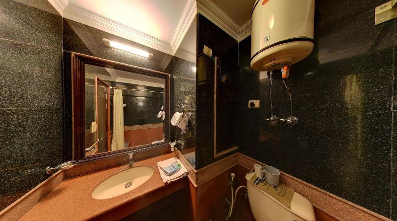 Hotel Shilton by Royal Collection image