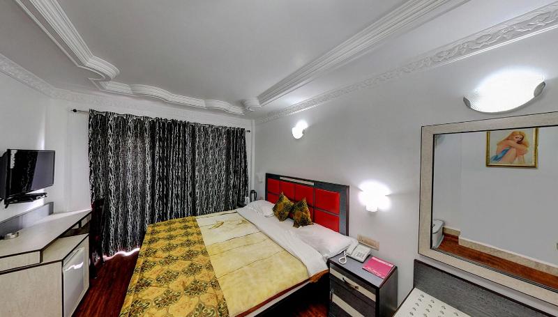 Hotel Shilton by Royal Collection image
