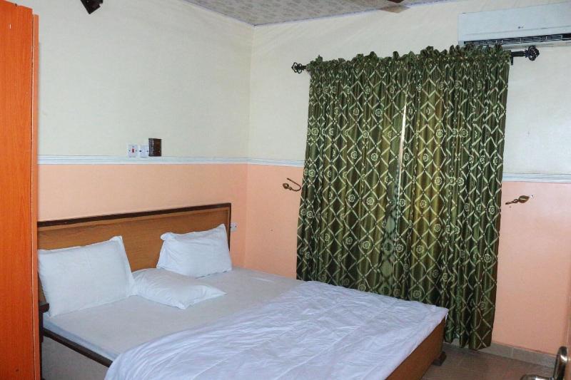 L & L Executive Hotels and Suites image
