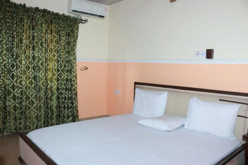 L & L Executive Hotels and Suites image