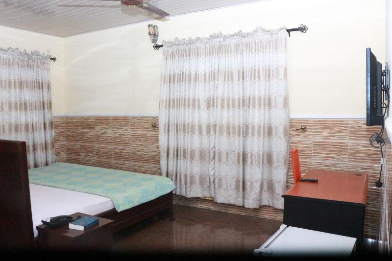 L & L Executive Hotels and Suites image