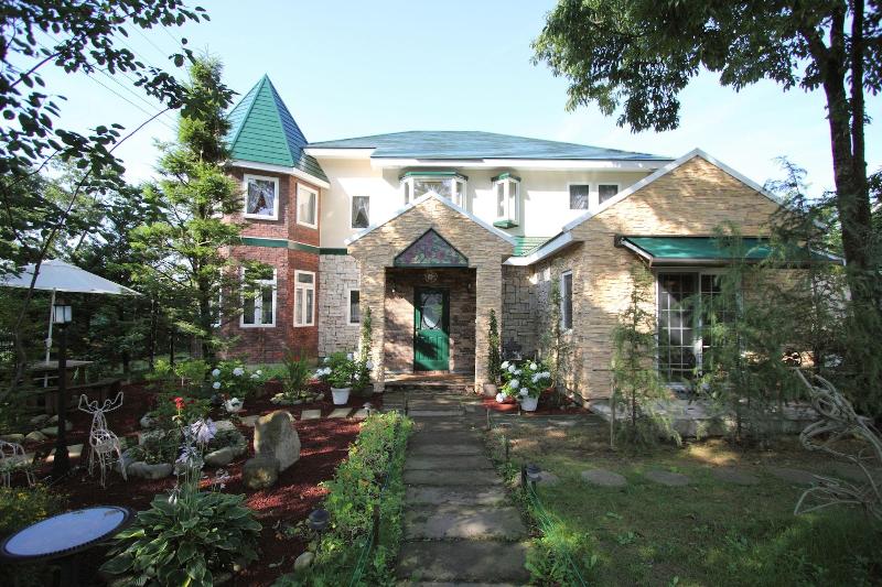 Scotch Court image