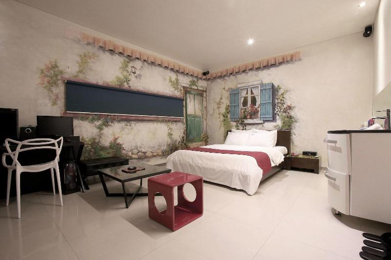 Suyu Solid Hotel image
