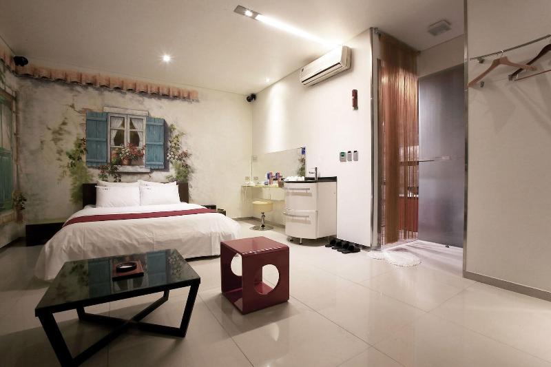 Suyu Solid Hotel image