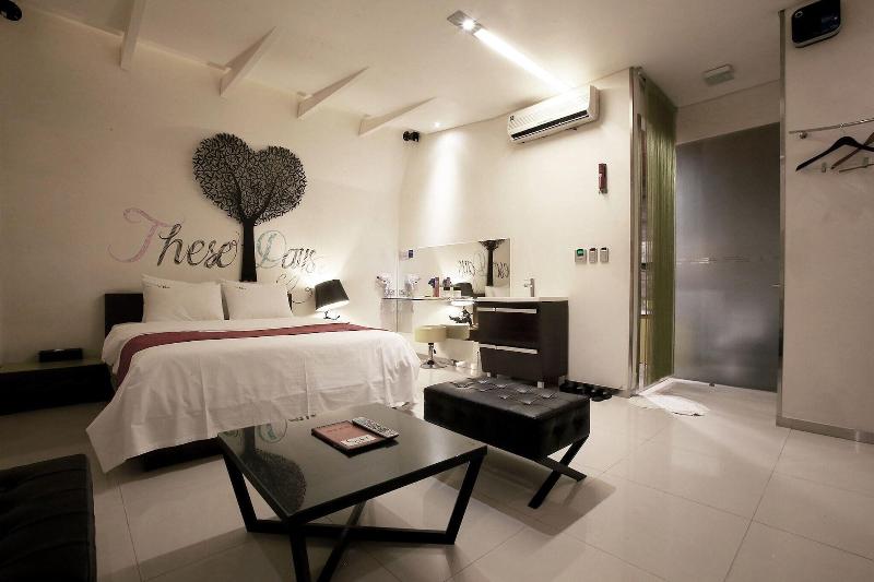 Suyu Solid Hotel image