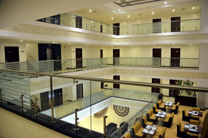 Hotel Solitaire — general view