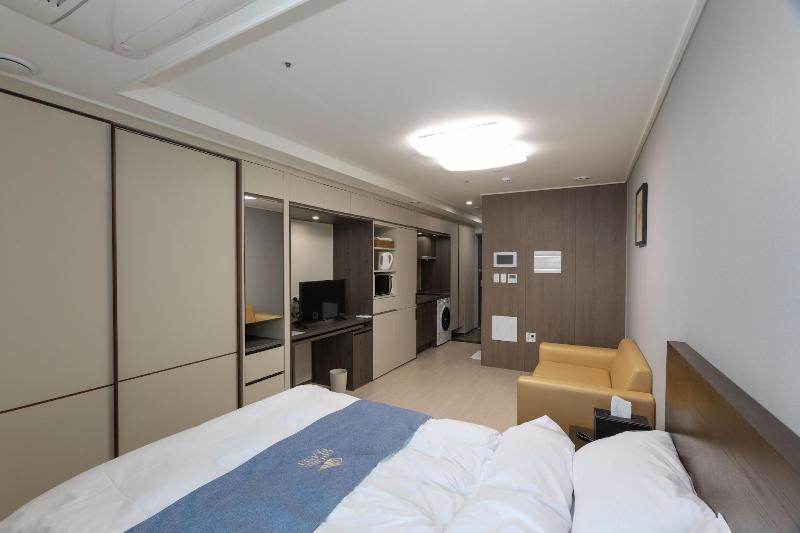 Golden Planet Hotel & Resort image