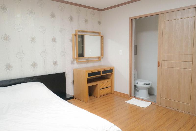 Sancheong Korean Medicine Family Hotel image