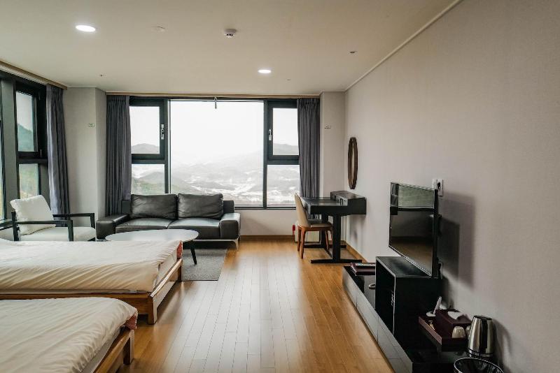 Sancheong Korean Medicine Family Hotel image