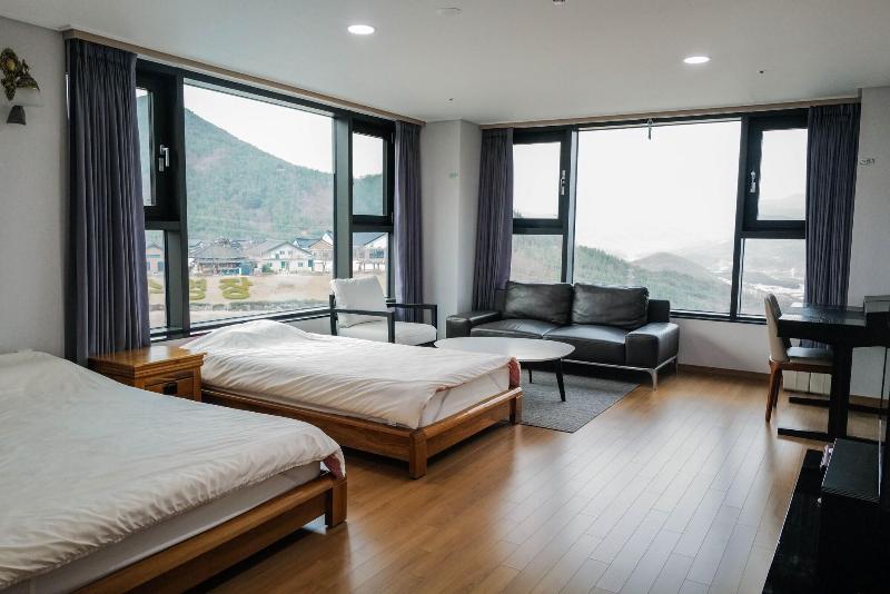 Sancheong Korean Medicine Family Hotel image
