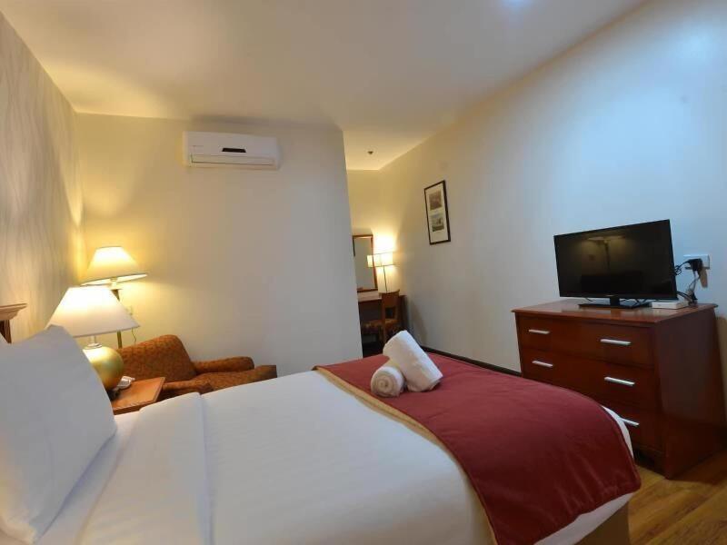 Royal Suites Condotel image