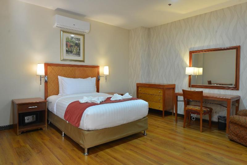 Royal Suites Condotel image
