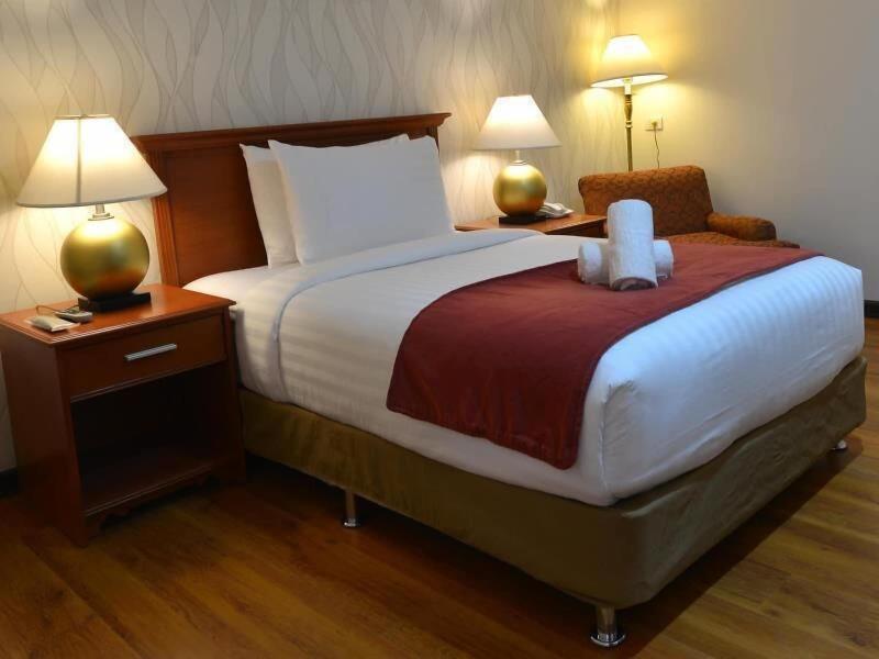 Royal Suites Condotel image