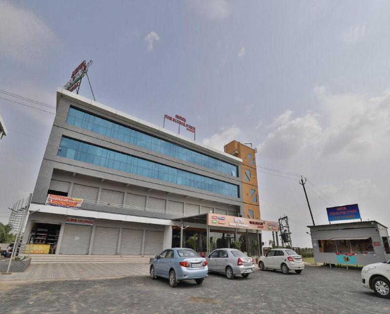 Hotel The Global Point — main photo