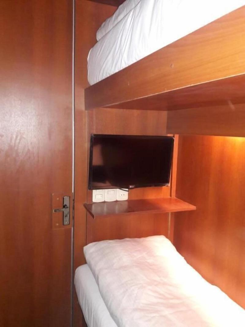 Onkel Inn Airport Sleepbox image