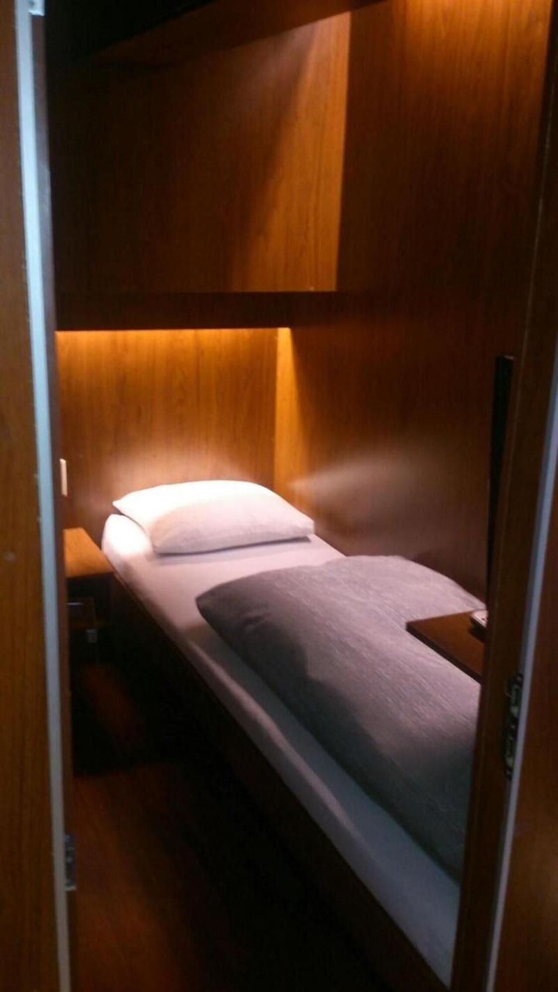 Onkel Inn Airport Sleepbox image