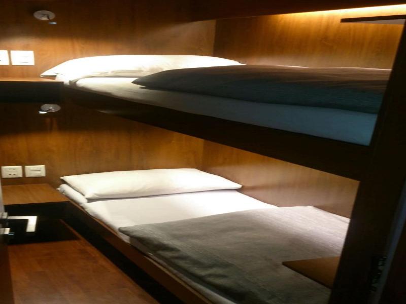 Onkel Inn Airport Sleepbox image