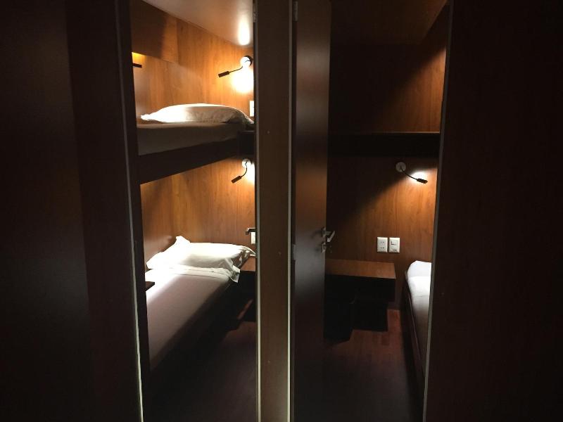 Onkel Inn Airport Sleepbox image