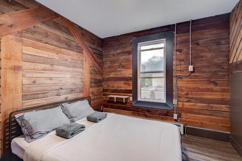 Canmore Hotel Hostel image