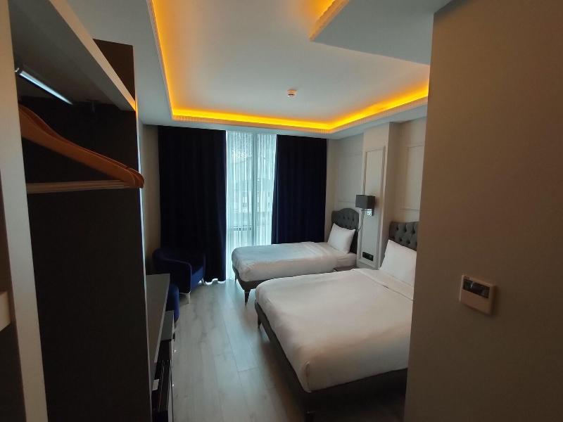 Loft Airport Hotel image