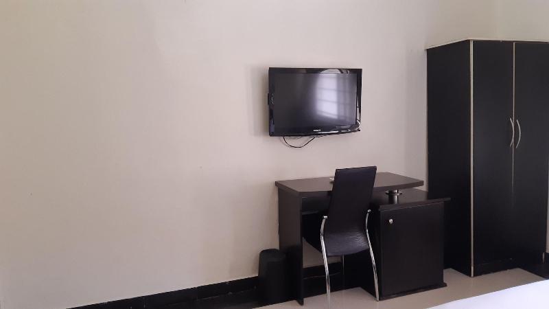 Top-Notch Suites and Apartments image