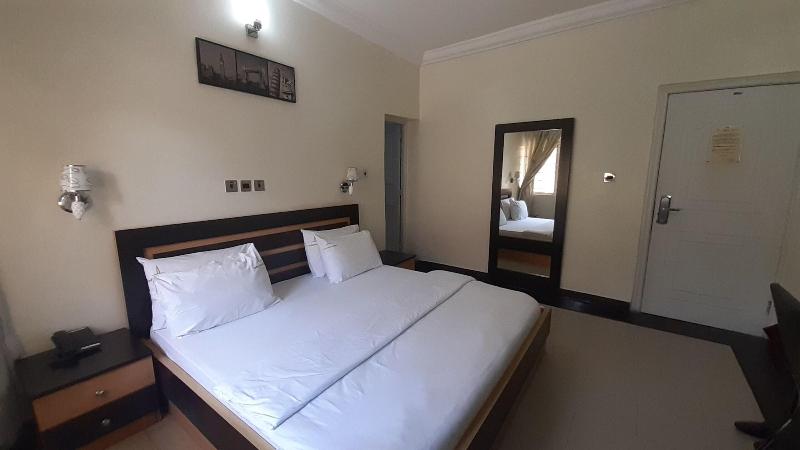 Top-Notch Suites and Apartments image